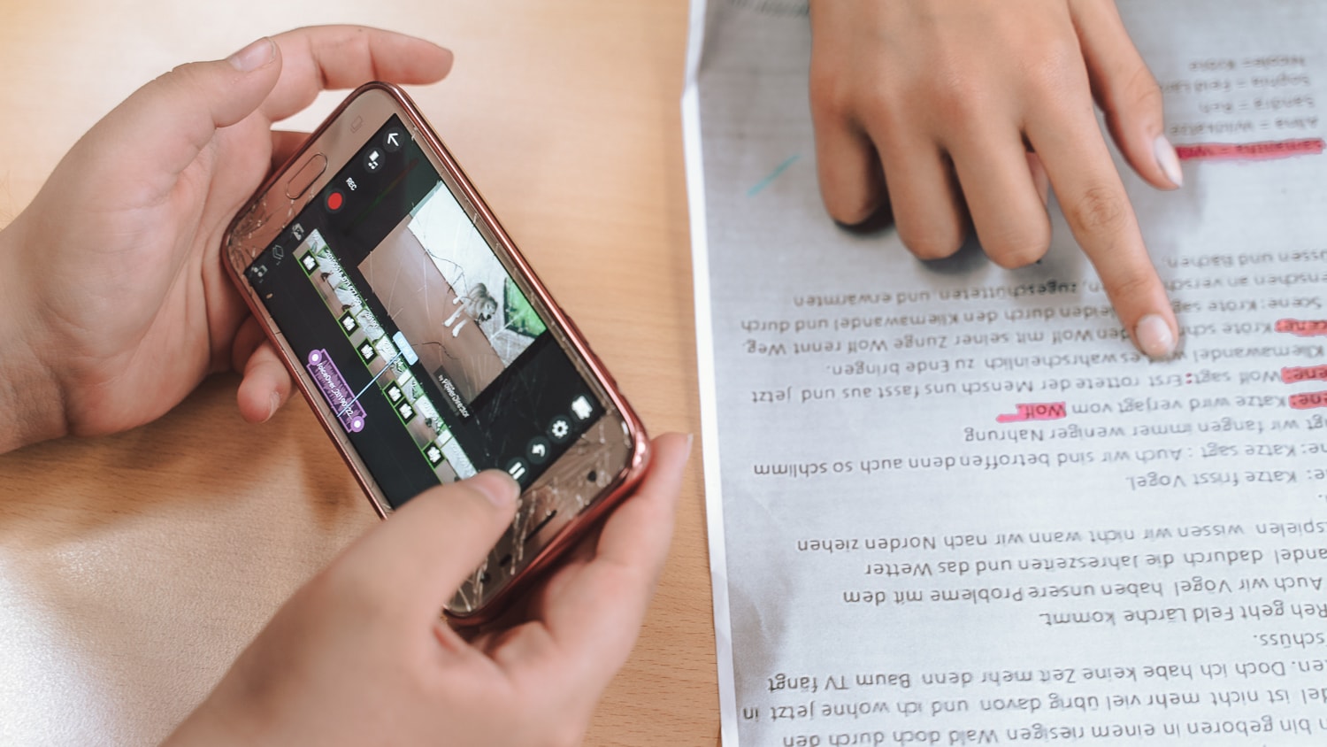 Schüler mit Smartphone